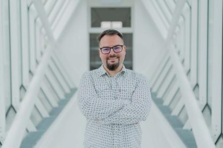 ◳ Vedoucí ústavu Martin Kuchař (jpg) → (šířka 450px)